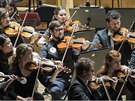 Mezi členy orchestru Royal Concertgebouw zasedli i studenti Pražské...