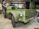 Kurtor tatrovckho muzea Radim Ztopek s uniktn tkolkou Tatra 49