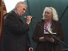 Prezident Milo Zeman se starostkou Jakartovic na Opavsku Helenou Raovou. (15....