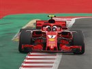 Pilot Ferrari Sebastian Vettel v kvalifikaci na Velkou cenu panlska.