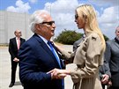 Do Izraele piletla i dcera amerického prezidenta Ivanka Trumpová. Na letiti...