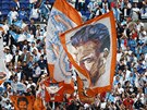 Fanouci Olympique Marseille v hlediti stadionu v Lyonu bhem finále Evropské...