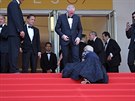Helen Mirrenová upadla v Cannes u v roce 2016