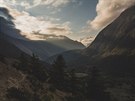 Východ  slunce  ve  vesnici  Upper  Pisang.  Upper  Pisang,  Nepál