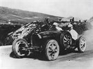 Elika Junková na trati Targa Florio v roce 1928. Dlouho útoila na první...