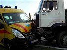 U Olomouce se v úterý ráno pi nehod srazil nákladní vz, sanitka a osobní...