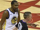 Kevin Durant z Golden State dostal technickou, a tak kií na rozhodího Eda...