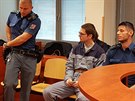 Odsouzený Luká Branke (uprosted) znovu ped ústeckým soudem.