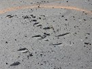 elezn profily se zabodly do asfaltu. (15. kvtna 2018)