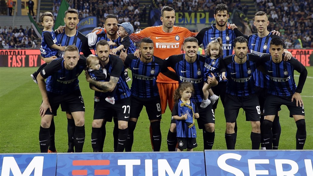 Tým Interu Milán před zápasem se Sassuolem.