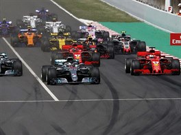 Vozy formule 1 startují do Velké ceny Španělska.