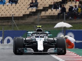 Valtteri Bottas z Mercedesu na trati Velké ceny Španělska