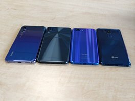 Trochu více designových odliností najdeme pi pohledu zezadu. Zleva Huawei P20...