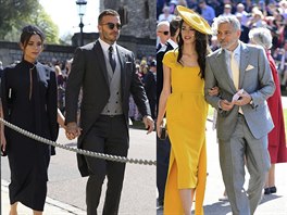 David a Victoria Beckhamovi a George Clooney s manželkou Amal na královské...