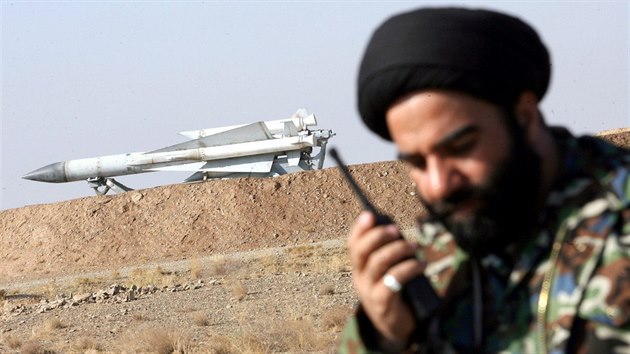 Íránská raketa zem - vzduch na manévrech revoluních gard (22. listopadu 2009)