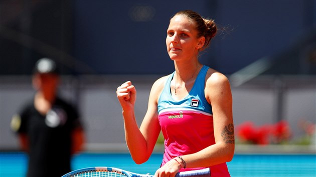 Karolna Plkov zatn pst, prv na turnaji v Madridu vyadila Simonu Halepovou.