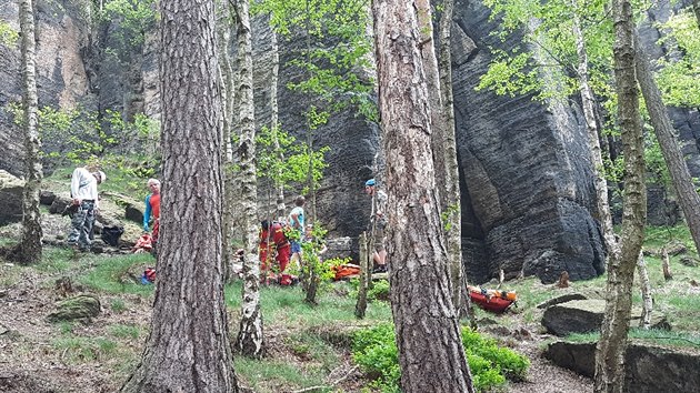 V Krušných horách spadl horolezec (12. května 2018).