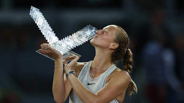 ČTVRTÁ. Tenistka Petra Kvitová ovládla letos už čtvrtý turnaj. Navíc potřetí v kariéře se radovala na prestižním klání v Madridu.