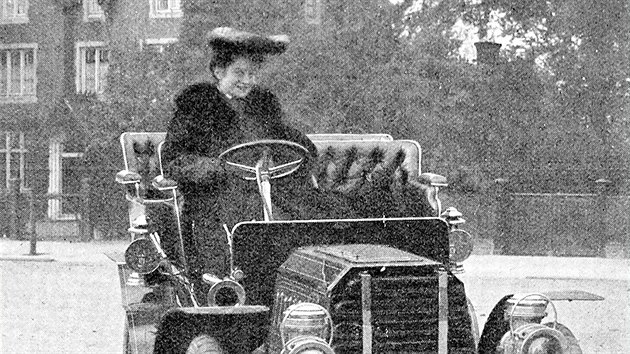 Automobilová závodnice Dorothy Levittová ve voze Gladiator (7. října 1903)