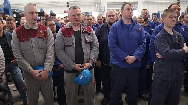 Zaměstnanci Třineckých železáren na mítinku s prezidentem Milošem Zemanem. (16. května 2018)