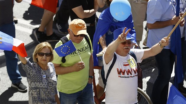 Destky tisc Polk se v sobotu v centru Varavy zastnily protivldnho protestu. (12. 5. 2018)