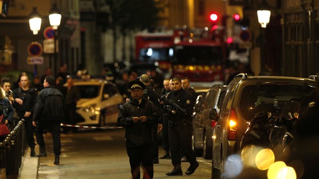 V centru Paříže zaútočil muž nožem na kolemjdoucí. (12. 5. 2018)