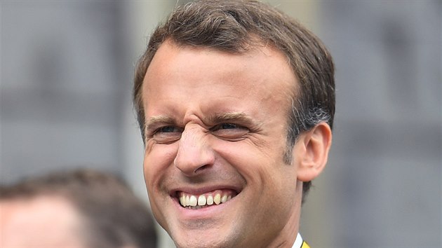 Francouzský prezident Emmanuel Macron v Cáchách převzal cenu Karla Velikého. (10. května 2018)