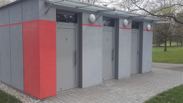 Veřejné toalety ve Stromovce.