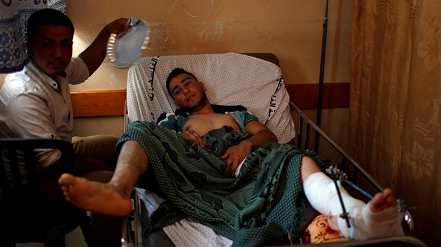 Mu chlad zrannho Palestince lecho na posteli (15. kvtna 2018).