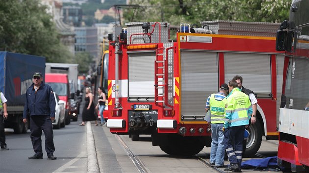 Na praskm nmst I. P. Pavlova srazila tramvaj dva lidi, zchrani je na mst oivovali 45 minut, zrannm ale podlehli. (15. kvten 2018)