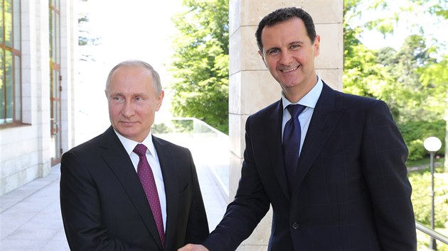 Syrský prezident Asad se setkal v Soči se svým protějškem Putinem. (17. května 2018)