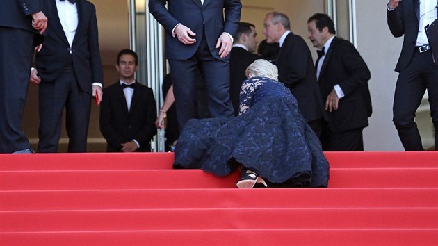 Helen Mirrenov upadla v Cannes u v roce 2016