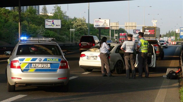 Policisté v České republice vypátrali dvě z pěti aut, která byla ukradena v Rakousku. (11.5.2018)