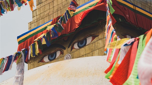 Buddhovy milujc  oi.  Boudhanath  Stupa,  Kathmandu,  Nepl