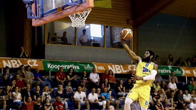 DeAndre Upchurch z Jindichova Hradce don m do koe Hradce Krlov.