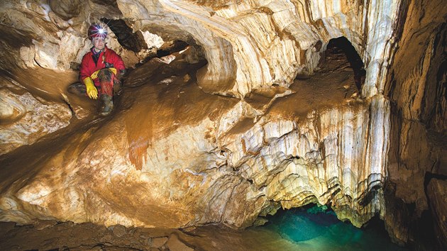 Podzemní jeskyně v Krkonoších.