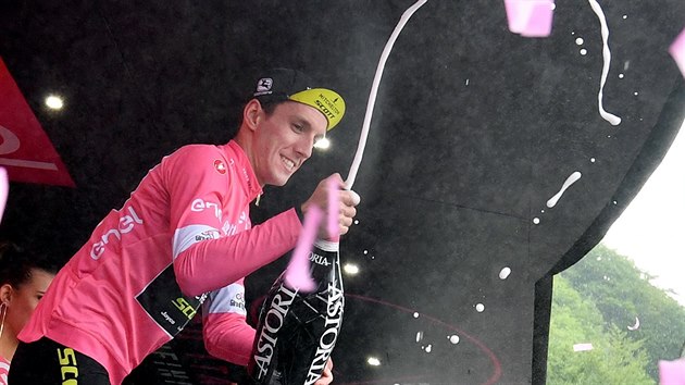 ŠAMPÍČKO. Britský cyklista Simon Yates udržel růžový trikot i po 8. etapě Gira