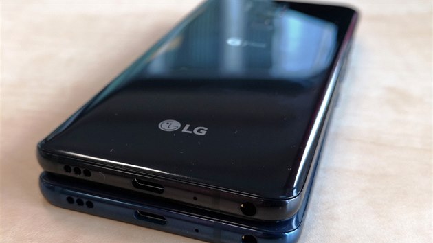 LG G7 ThinQ se navzdory maximální výbavě a zakomponování řady moderních trendů nevzdalo 3,5mm sluchátkového jacku. Mezi letošními nejšpičkovějšími smartphony to je vcelku příjemná výjimka.