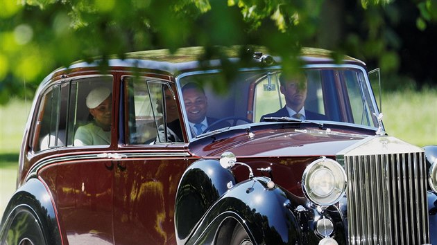 Nev�sta Meghan Markle p�ij�d� s matkou ke kapli svat�ho Ji�� (Windsor, 19. kv�tna 2018).