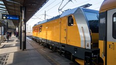 RegioJet představil nové lokomotivy. Mají vozit osmnáctivozové vlaky. (16....