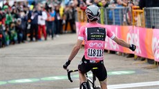 Simon Yates zvládá devátou etapu závodu Giro d´Italia nejrychleji.