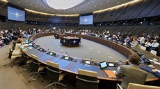 První zasedání Severoatlantické rady v novém bruselském sídle