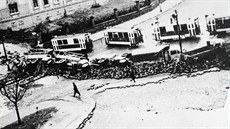 Ustupující nmetí vojáci na praských Vinohradech v kvtnu 1945