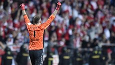 Slávistický branká Ondej Kolá slaví ve finále národního poháru s Jabloncem.