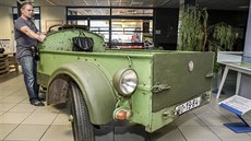 Kurátor tatrováckého muzea Radim Zátopek s unikátní tříkolkou Tatra 49
