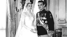 Grace Kelly a monacký kníe Rainier se vzali 19. dubna 1956. Nevsta mla aty...