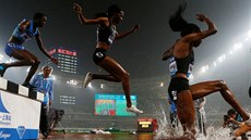 Momentka ze závodu na 3000 m p�eká�ek �en.