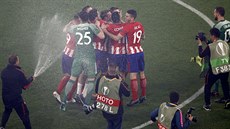 Fotbalisté Atlétika Madrid se radují po vítzném finále Evropské ligy,...