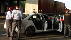 Policisté v eské republice vypátrali dv z pti aut, která byla ukradena v...