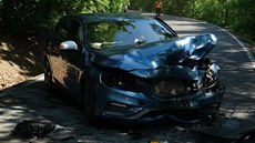 Pi dopravní nehod v ulici K Lesíku se eln stetla dv osobní auta. Dva lidé...